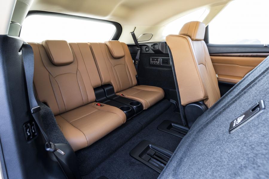 Интерьер Lexus RX450hL 2019 года  (WW) (фото 10 из 11)